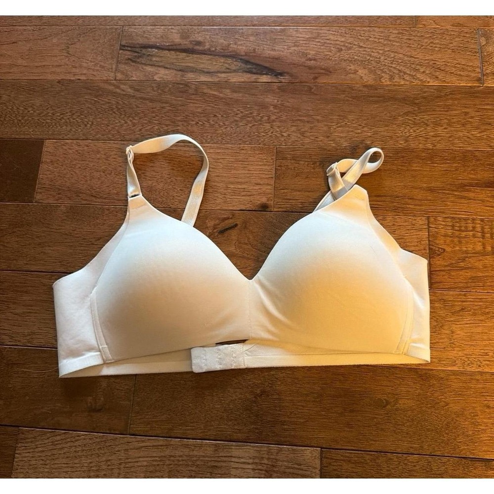 Women's White Wireless Comfort Bra TShirt  38B Wireless